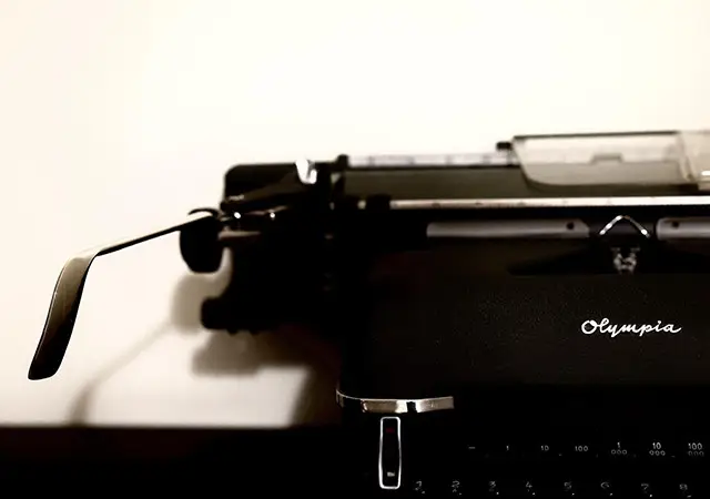 Avv Tartaglia macchina da scrivere